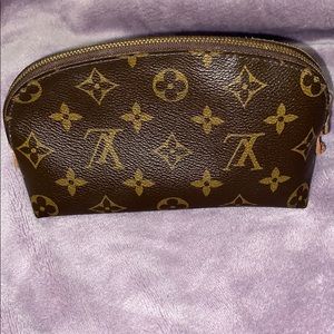 LV cosmetic pouch. In good condition. Authentic.